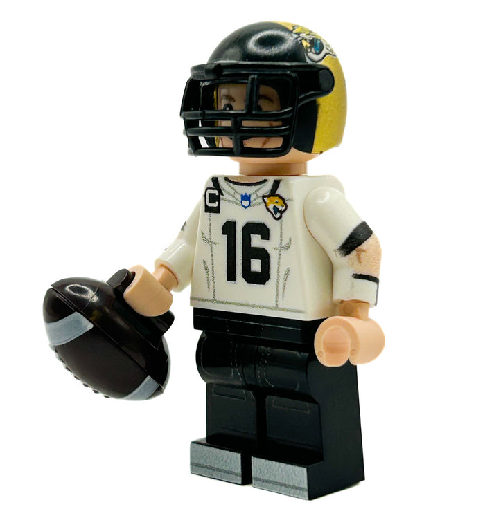 find lego green bay football helmet #16 QB Jax Football Player Minifig made using LEGO parts